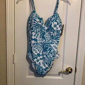 NWT Sea &Her One Piece Swimsuit. Size L